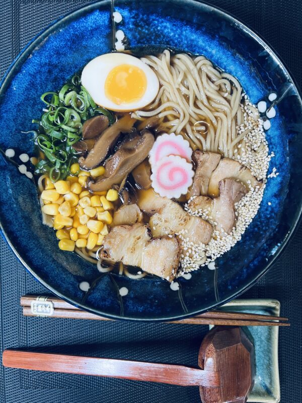 RAMEN Z BOCZKIEM